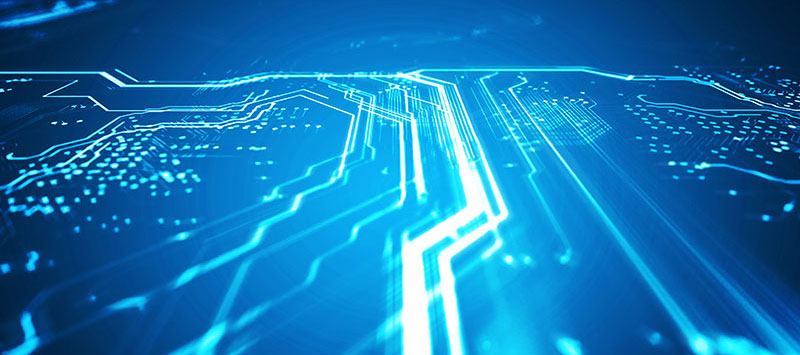 新能源高壓線(xiàn)束是指用于傳輸高壓電力和信號(hào)的電線(xiàn)束，通常用于電動(dòng)汽車(chē)、混合動(dòng)力汽車(chē)和其他新能源設(shè)備中。與傳統(tǒng)汽車(chē)相比，新能源車(chē)輛使用更高電壓的電力系統(tǒng)，因此需要使用高壓線(xiàn)束來(lái)傳輸電能。